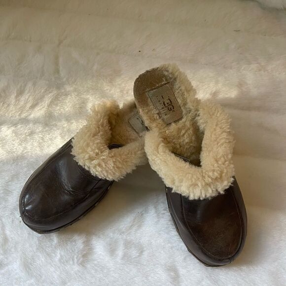 Ugg dark brown clogs with studs sheepskin lining size 5 - Picture 3 of 10